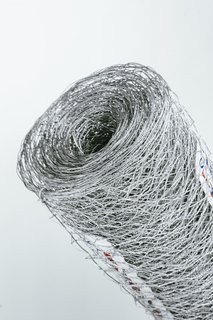 Malla Hexagonal Galvanizada 2" de abert. de 1m. de alto. BWG18. - Boliviana 